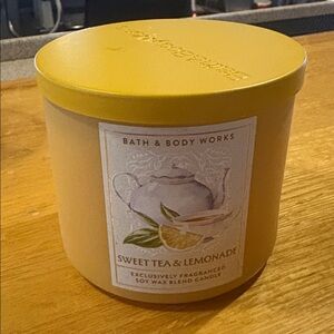 Bath & Body Works Sweet Tea & Lemonade 3-Wick Candle